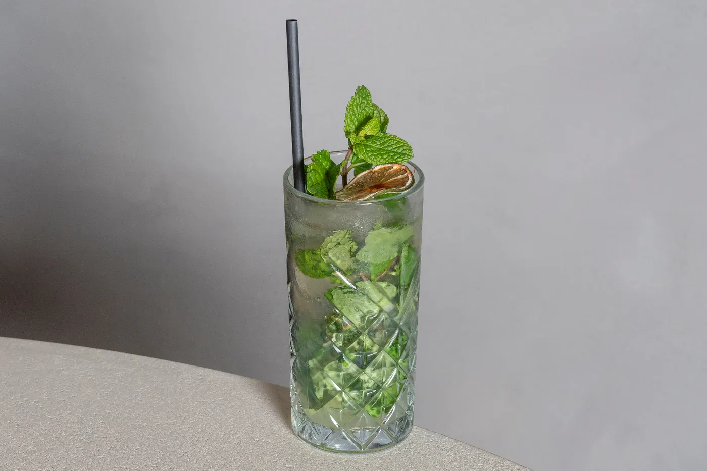 Mojito clásico con menta fresca en Pauza La Cala de Mijas